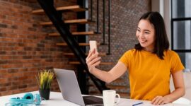 ilustrasi usaha Freelancer (Copywriter, Admin Sosmed, Editor Video)