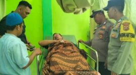 Salah seorang Warga Dusun Jombak saat menjalani perawatan, usai diserang buaya.