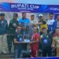 Penyerahan Piala Bupati Cup kepada Binhar FC