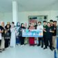 Ketua Komisi II DPRD Tanjung Jabung Barat, Syufrayogi Syaiful, menyerahkan 25 gerobak kepada pelaku Usaha Mikro, Kecil, dan Menengah (UMKM). di Tanjabbar
