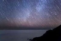 Ilustrasi hujan meteor Geminid yang akan lintasi langit Indonesia.