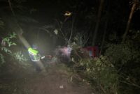 Tampak Odong-odong wisata terjun ke jurang puncak Sungai Penuh.