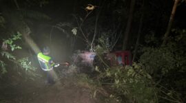 Tampak Odong-odong wisata terjun ke jurang puncak Sungai Penuh.