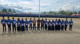Bupati Kerinci, Monadi Didampingi Wakil Bupati Kerinci, H Murison saat serahkan SK secara simbolis kepada ribuan PPPK Paruh Waktu Kerinci.