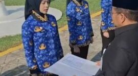 Gubernur Jambi, Alharis saat menyerahkan SK secara Simbolis bagi PPPK Paruh Waktu dalam Provinsi Jambi