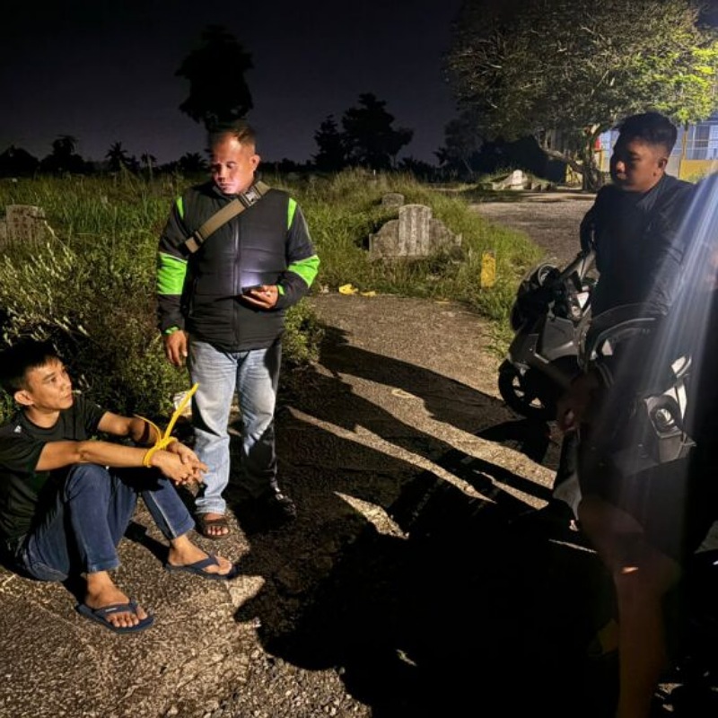 Proses penangkapan pelaku penipuan dan penggelapan di Muaro Jambi.