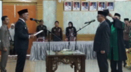 Prosesi pelantikan Ir Muhammad Arief, RH, MUM jadi Sekda Sarolangun oleh Bupati Sarolangun, H Hurmin.