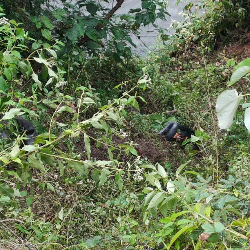 Tampak lokasi jurang tempat jatuhnya mobil yang mengakibatkan dua penumpang hilang