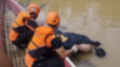 Prosesi evakuasi korban kedua kecelakaan mobil masuk jurang di jalan Kerinci-Merangin