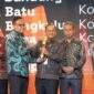 Walikota Jambi Saat menerima Penghargaan Innovative Government Award (IGA) 2025.