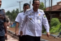 Bupati Muaro Jambi, BBS, tinjau proyek pembangunan jalan beton.