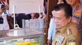 Gubernur Jambi, Alharis saat meninjau salah satu gerai KDMP di Jambi
