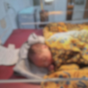 Tampak kondisi bayi laki-laki yang ditemukan warga dijalan ke arah perkebunan desa Mulai tinggi