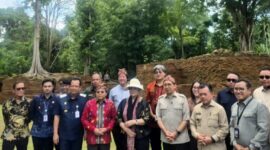 Foto Bersama Gubernur Jambi, Al Haris dengan Menteri Kebudayaan Republik Indonesia, Fadli Zon pada kegiatan peninjauan sejumlah situs penting di Kawasan Cagar Budaya Nasional (KCBN) Muaro Jambi