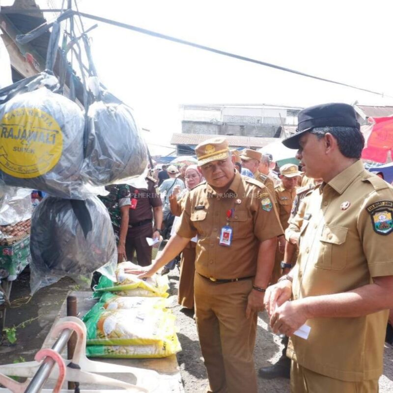 Wakil Bupati Muaro Jambi beserta sejumlah OPD saat sidak pasar Sengeti.