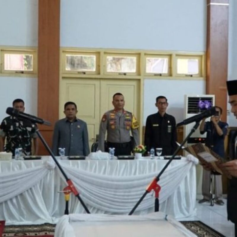 Prosesi pelantikan Dr Donny Iskandar menjadi Sekda Defenitif oleh Bupati Bungo Dedy Putra.