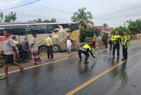 Polisi menandai lokasi kecelakaan maut di Sarolangun