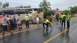 Polisi menandai lokasi kecelakaan maut di Sarolangun