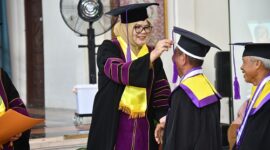 Suasana Heboh terjadi di acara Wisuda Akbar Sekolah Lansia Tangguh (Selantang) Kabupaten Tanjung Jabung Timur di Gedung Sekretariat PKK