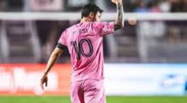 Lionel Messi kembali mencatat sejarah. Media Kanada, Le Journal de Quebec, menobatkan bintang sepak bola Argentina ini sebagai atlet terbaik abad ke-21.
