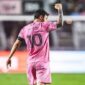 Lionel Messi kembali mencatat sejarah. Media Kanada, Le Journal de Quebec, menobatkan bintang sepak bola Argentina ini sebagai atlet terbaik abad ke-21.