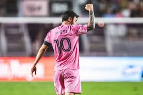 Lionel Messi kembali mencatat sejarah. Media Kanada, Le Journal de Quebec, menobatkan bintang sepak bola Argentina ini sebagai atlet terbaik abad ke-21.