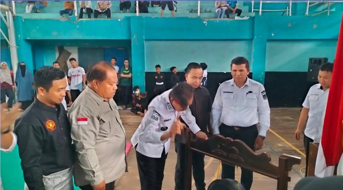  Wakil Wali Kota Sungai Penuh, Azhar Hamzah, secara resmi membuka Event Pencak Silat Wali Kota Cup I Kota Sungai Penuh Tahun 2025 