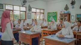 Foto : Praktek mengajar sebagai salah satu penilaian dalam PPG Guru