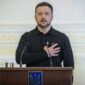 Presiden Ukraina Volodymyr Zelensky bersedia menunda ambisi negaranya untuk bergabung dengan NATO.