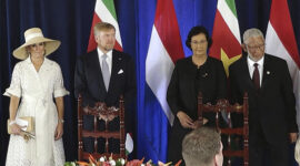 Kebesamaan Raja Belanda dengan masyarakat adat Suriname