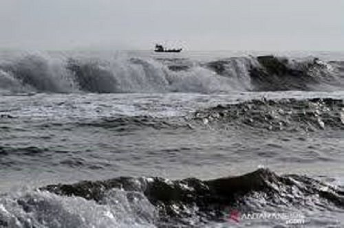 Waspada Gelombang setinggi 4 meter di Samudera Hindia