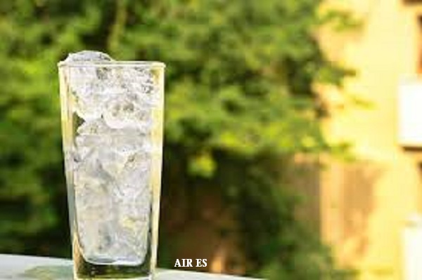 Ilustrasi konsumsi air es