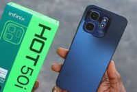 Smartphone ini dibekali layar 6,7 inci IPS LCD dengan resolusi HD+ (720p) dan refresh rate 120Hz, menjanjikan pengalaman scrolling yang lebih mulus