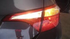 Tips cara menyalakan lampu sein biar aman di persimpangan jalan