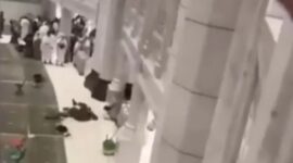 Pria terjatuh dari atas masjidil haram