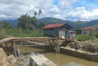 Tanggul Air Sempit Hancur Usai Normalisasi. PT WIKA dan vendor diminta bertanggungjawab