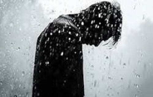 Prompt foto estentik ditengah hujan
 