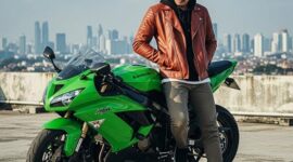 Ilustrasi salah satu prompt saat foto dfengan sepeda motor