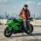 Ilustrasi salah satu prompt saat foto dfengan sepeda motor