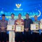 Foto Bersama pimpinan daerah pemenang anugerah Keterbukaan Informasi Publik PPID Utama Kabupaten/Kota se-Provinsi Jambi Tahun 2025