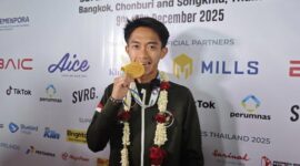 Sepatu dan bib historis yang menyertai Robi Syianturi meraih emas SEA Games 2025 terjual Rp 150 juta ke Raffi Ahmad. 