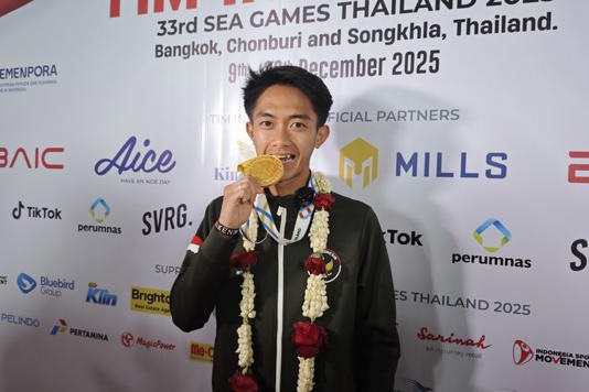 Sepatu dan bib historis yang menyertai Robi Syianturi meraih emas SEA Games 2025 terjual Rp 150 juta ke Raffi Ahmad. 