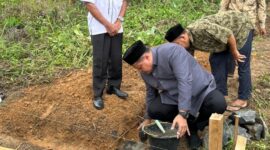 Wakil Bupati Bungo Tri Wahyu Hidayat melakukan peletakan batu pertama pembangunan Satuan Pelayanan Pemenuhan Gizi (SPPG)