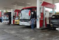 Situasi pengisian BBM subsidi di salah satu SPBU di Tebo