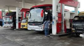 Situasi pengisian BBM subsidi di salah satu SPBU di Tebo