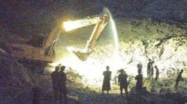 Usaha evakuasi Korban longsor