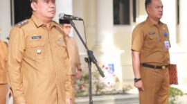 Wabup Tanjabbar, Katamso saat pimpin apel di Kantor Setda Tanjabbar.