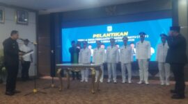 Bupati Merangin, M syukur saat melantik enam kades di Merangin
