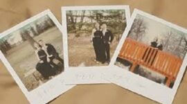 Contoh hasil prompt  foto polaroid