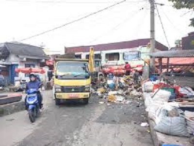 Tampak tumpukan sampah dilokasi TPST yang ada di Sungai Penuh